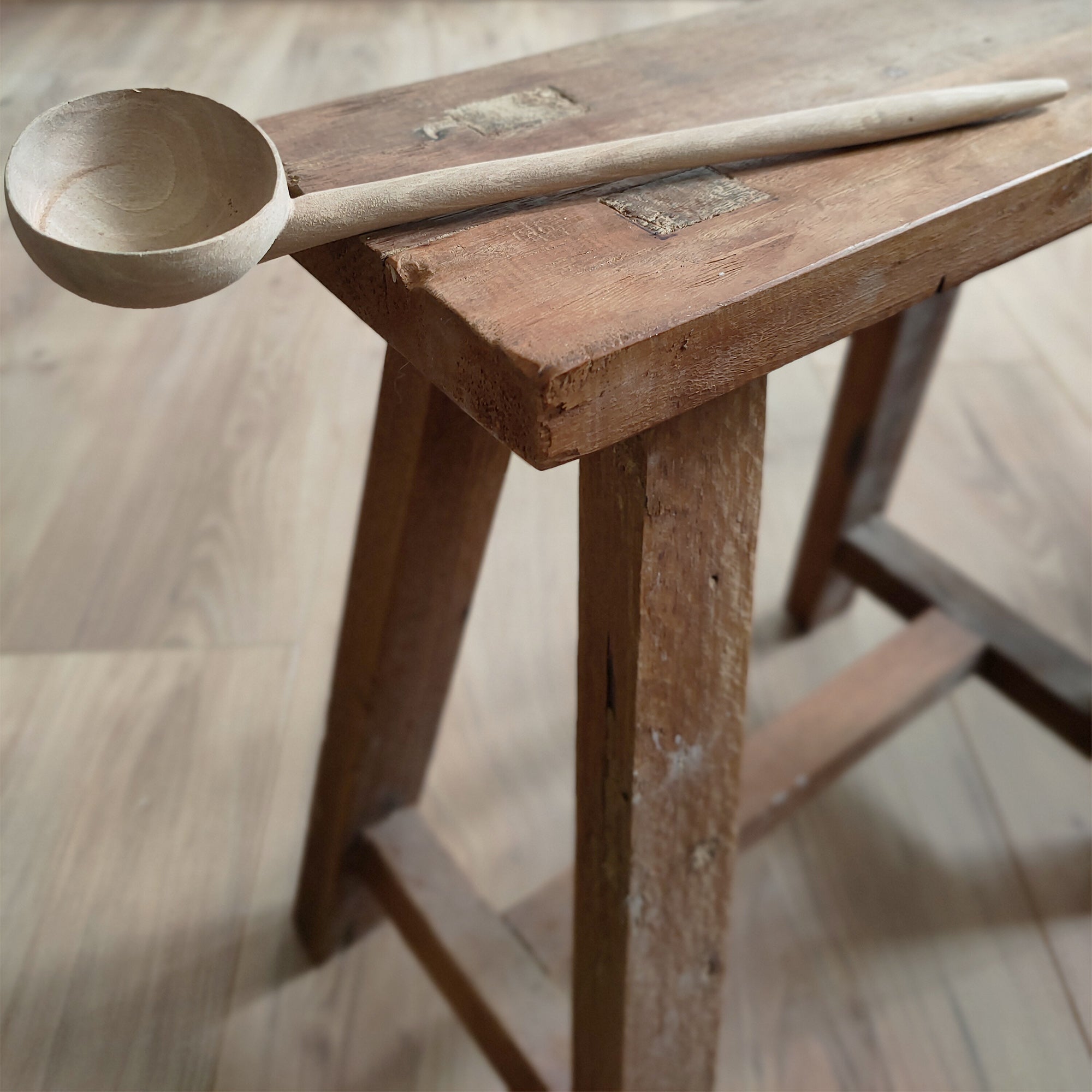 Cuillère à soupe ronde en bois de l'artisanat marocain