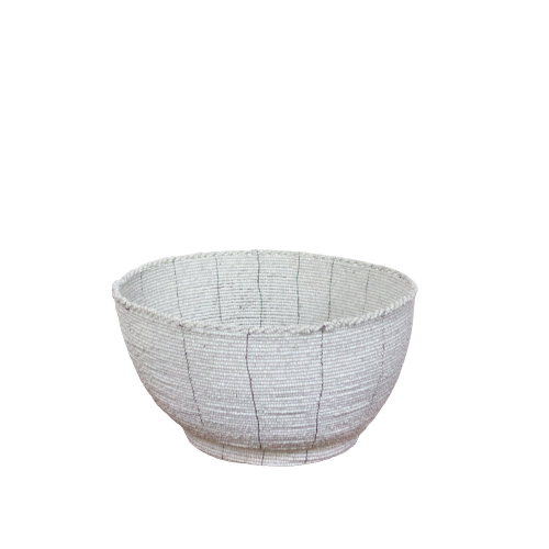 Corbeille en perles blanches
