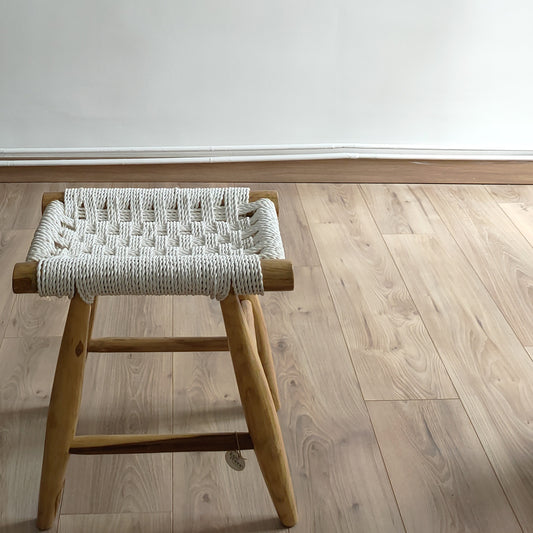 Tabouret teck et tissage blanc